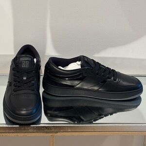 NWT Givenchy Men's Sleek Black Sneakers